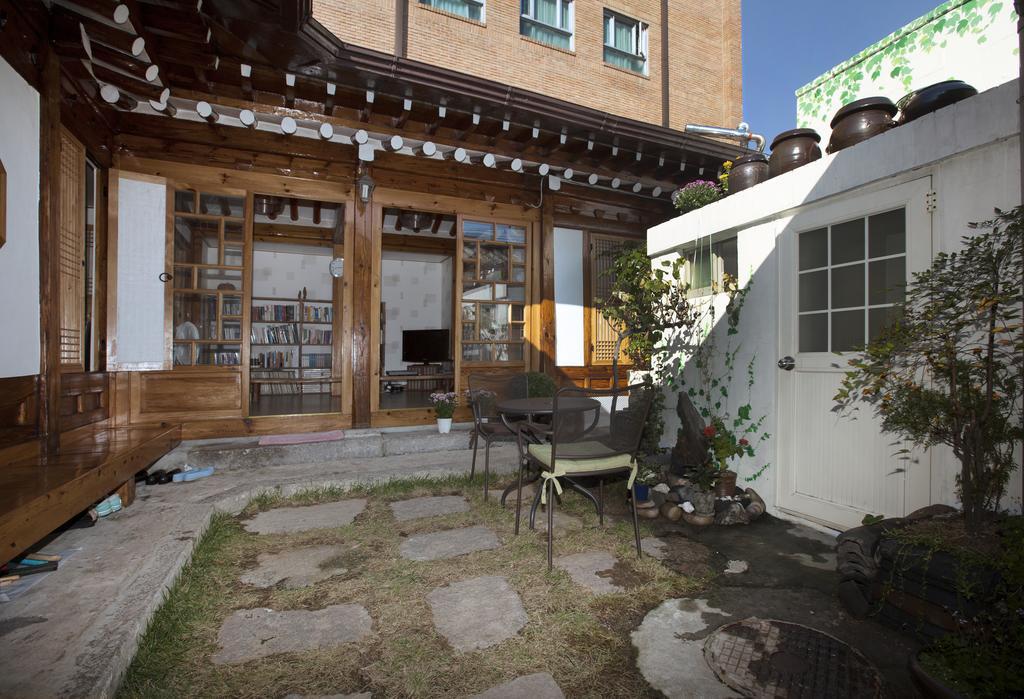 Vine Hanok Guesthouse Сеул Экстерьер фото