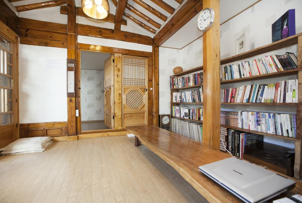 Vine Hanok Guesthouse Сеул Экстерьер фото