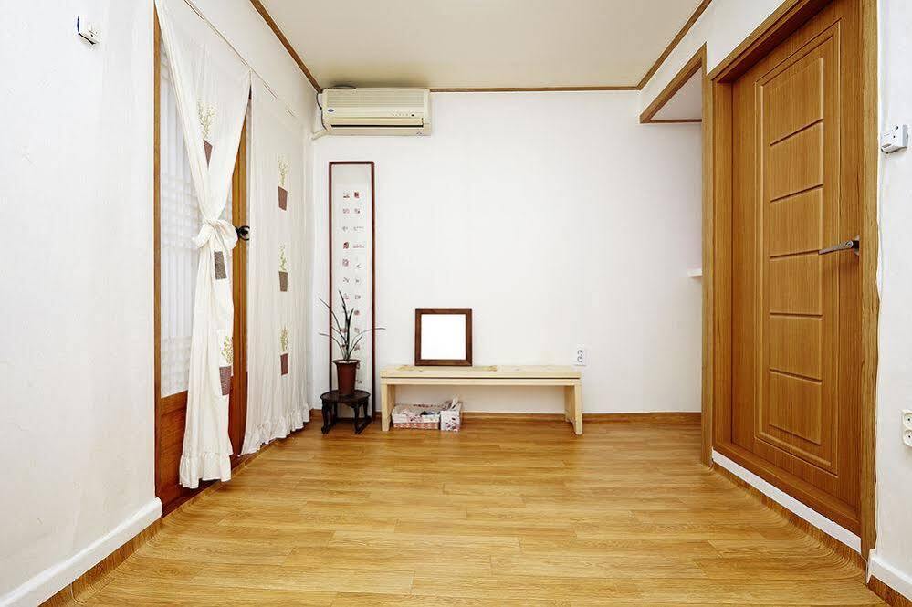 Vine Hanok Guesthouse Сеул Экстерьер фото